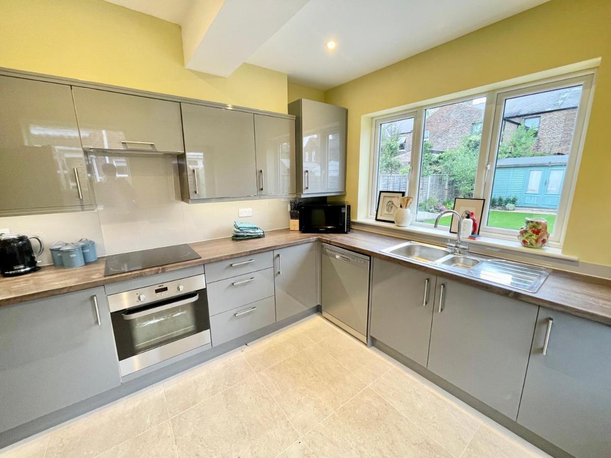 יורק Central Townhouse With Free Off Road Parking And Garden מראה חיצוני תמונה