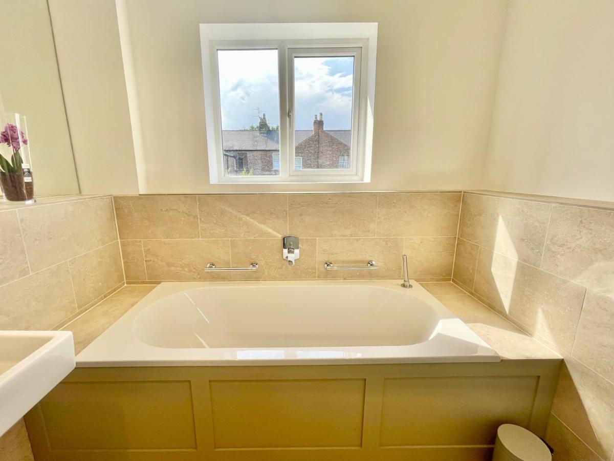 יורק Central Townhouse With Free Off Road Parking And Garden מראה חיצוני תמונה